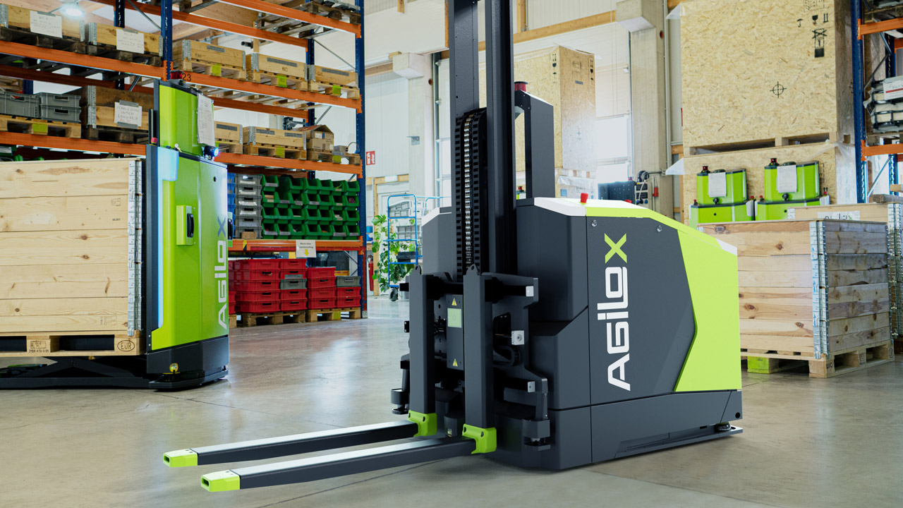 Autonomous counterbalanced forklift navigates factory by using swarm intelligence.