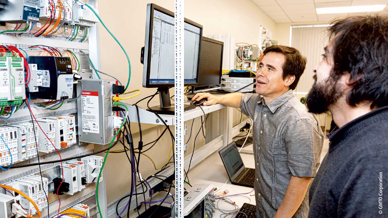 GMTO engineers José Soto (left) and Hector Swett use TwinCAT 3 automation software from Beckhoff to validate various components according to the telescope specifications.