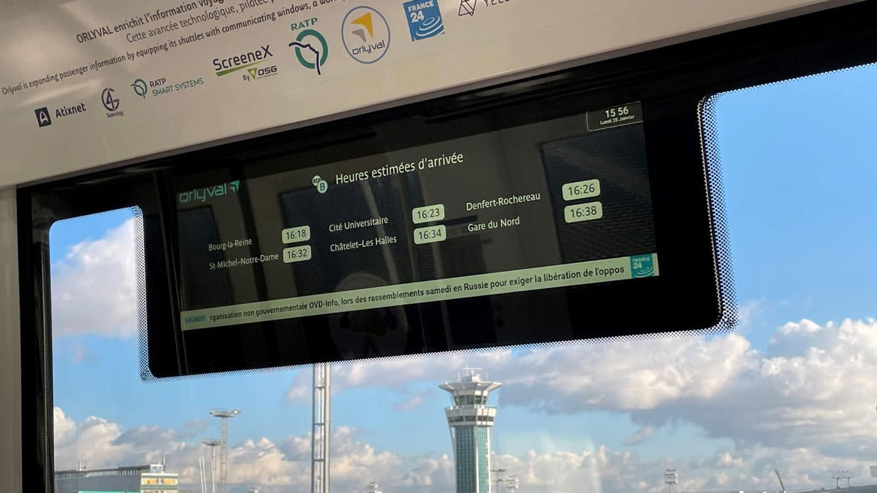 Smart window onboard ORLYVAL Service SA shuttle. Picture credit: RATP Group