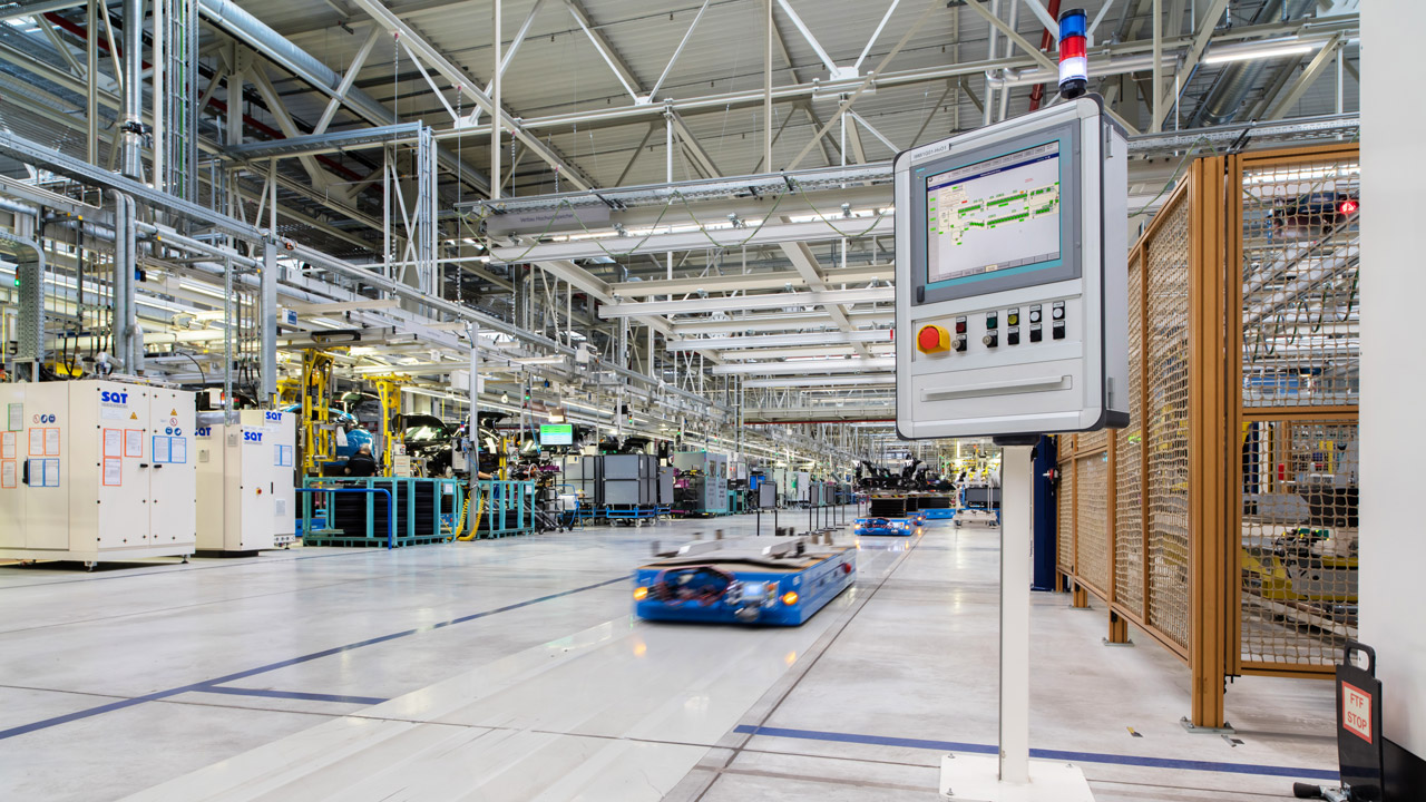 Thanks to shorter latency, automated guided vehicles can be safely operated in large numbers even at higher speeds.