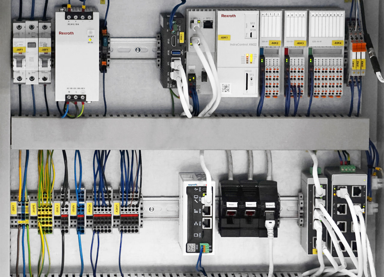 The ctrlX CORE control platform can be easily integrated into existing machines to retrofit IoT connectivity and functions.