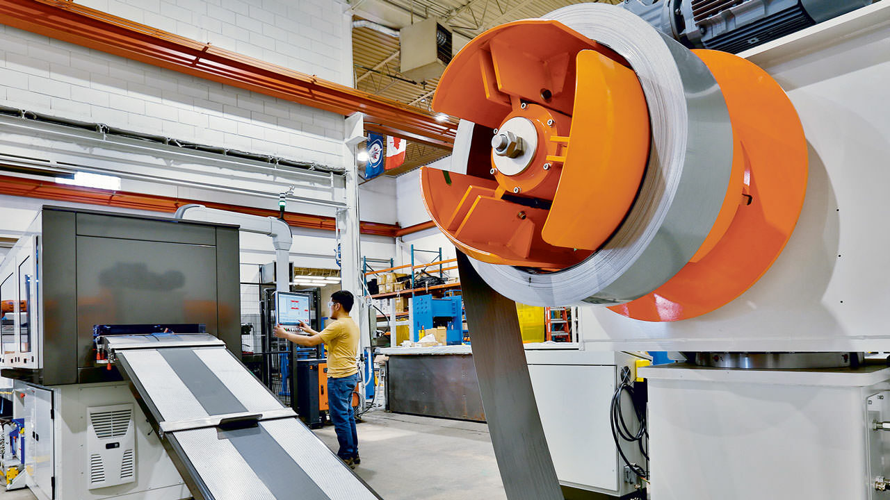 Lamination coils of various widths can feed into the X-Shear, depending on transformer core sizes. Picture: © Beckhoff
