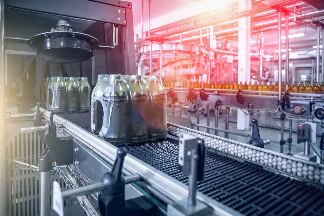 The food and beverage sector requires high production speeds and maximum uptime.