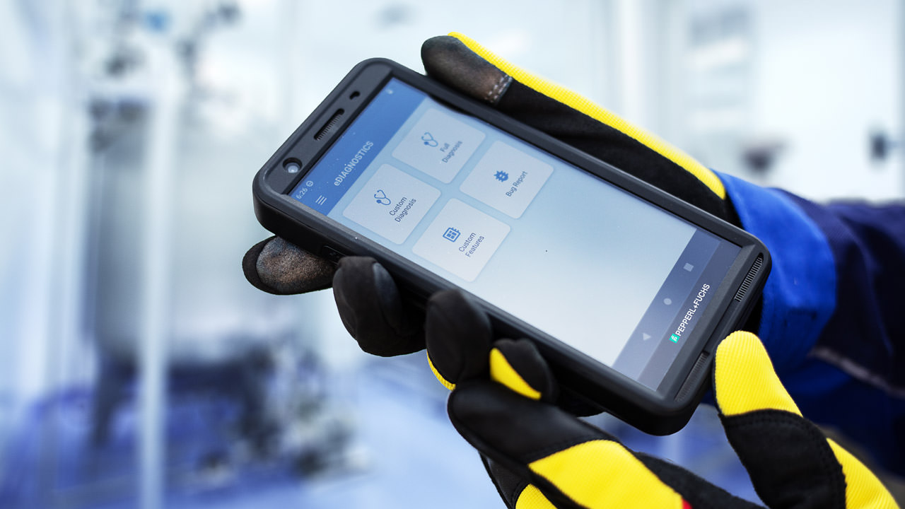 An intrinsically safe 5G smartphone from Pepperl+Fuchs is designed for future-oriented digitalization of hazardous areas.