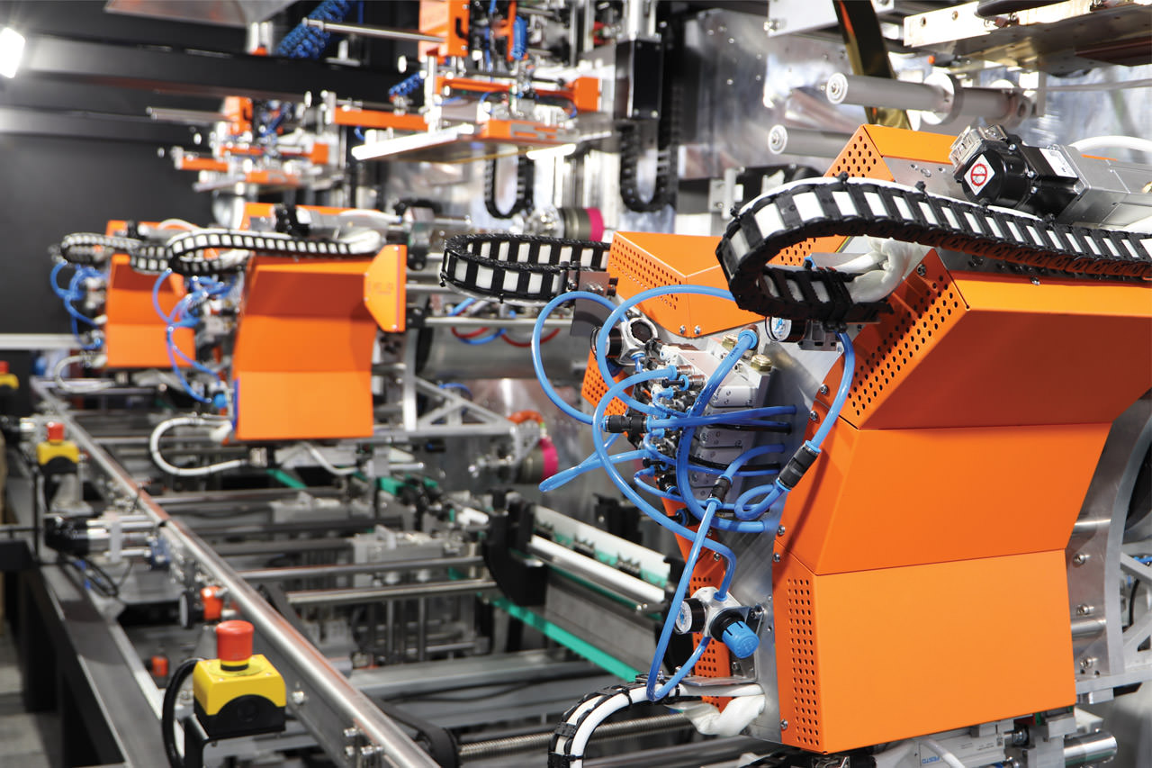 By incorporating CC-Link IE TSN, the new bottle printing machine delivers next level productivity via deterministic motion control over a multitude of servos.