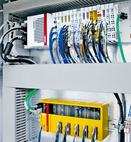 Borghi implements the safety functions with the EK1960 TwinSAFE Compact Controller (below) and additional TwinSAFE terminals, which are integrated into the upper EtherCAT Terminal segment and directly connected to the CX2040 Embedded PC.