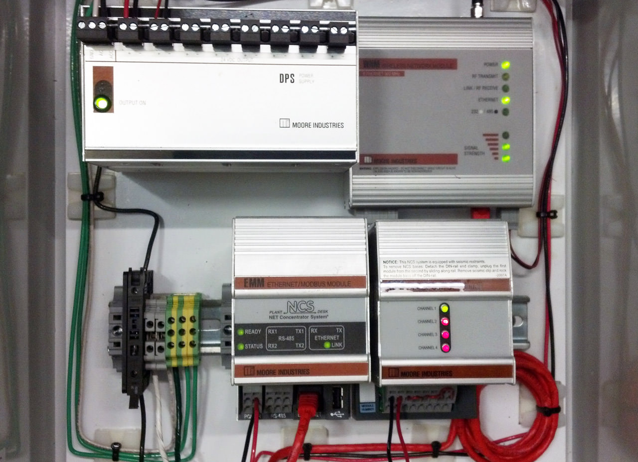 The wireless receiving panel installed at the boiler room of the pulp and paper mill. An EMM Ethernet/MODBUS Interface Module of the NCS NET Concentrator System served as a MODBUS Master to retrieve HART data from the HCS at the pond site.