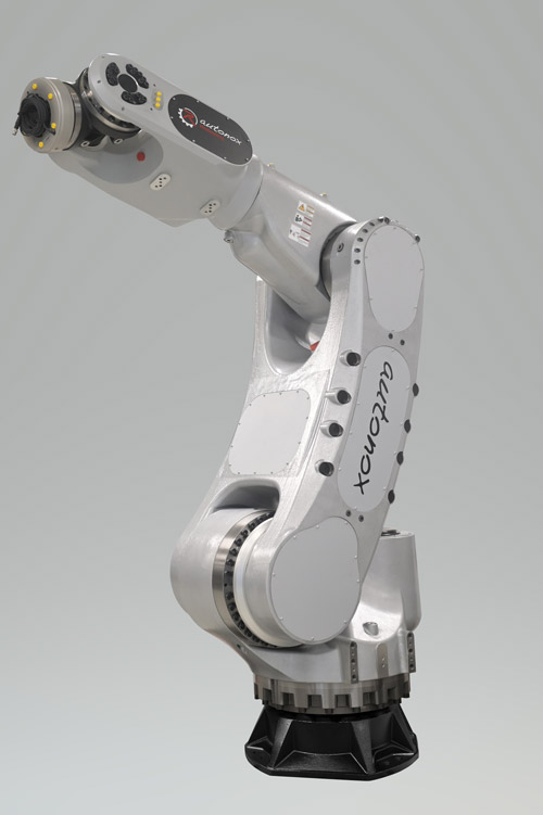 One of the first two partners to integrate the Sinumerik MTR into their robots is autonox.